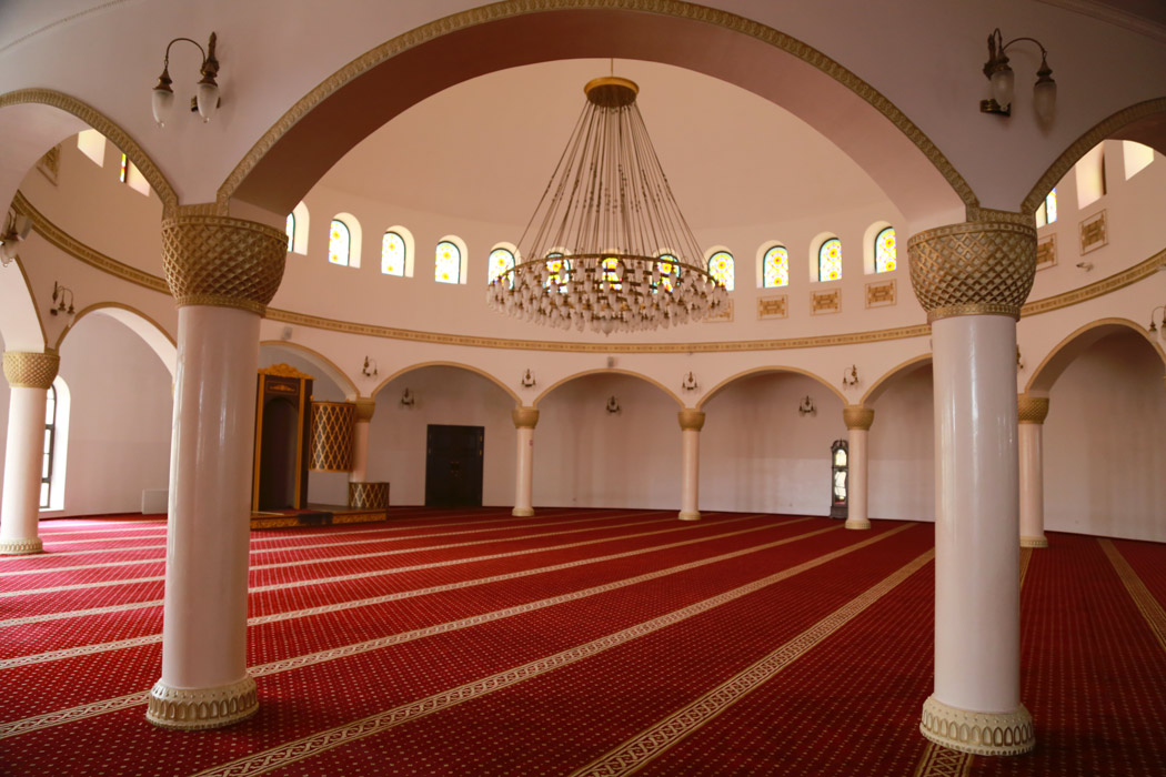 vnutri-mecheti-ar-rahma